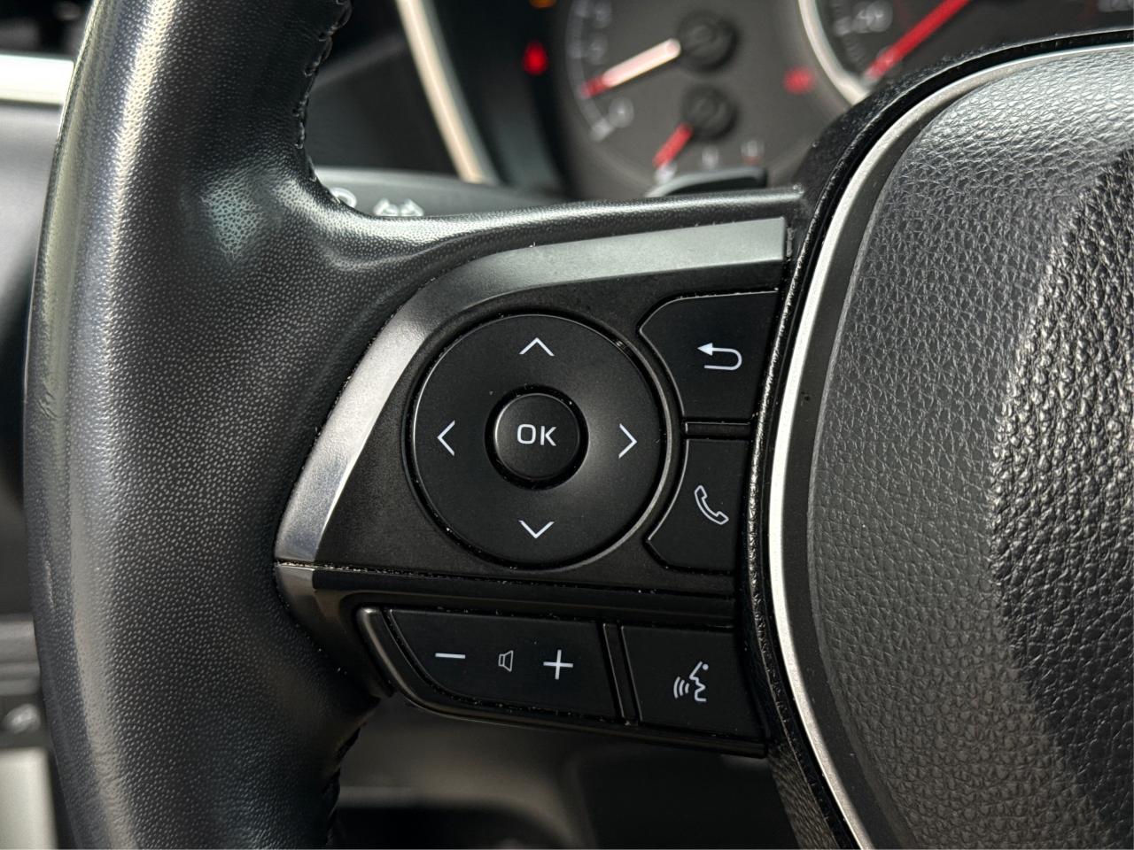 2020 Toyota Corolla Hatchback HEATED SEATS REAR CAM MINT! WE FINANCE ALL CREDIT! Photo