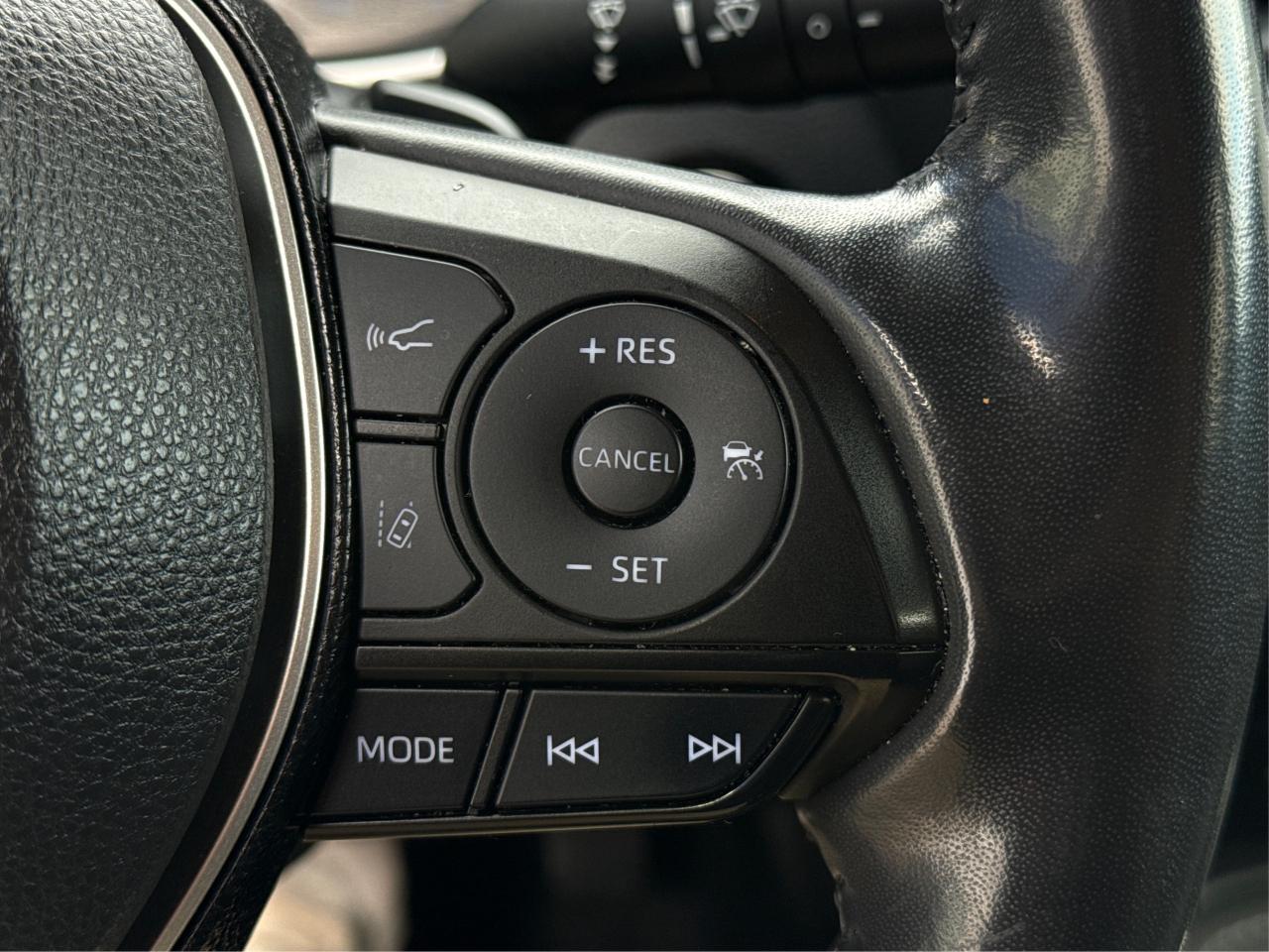 2020 Toyota Corolla Hatchback HEATED SEATS REAR CAM MINT! WE FINANCE ALL CREDIT! Photo