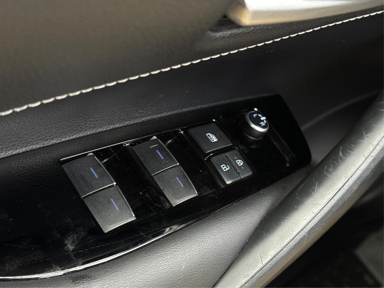 2020 Toyota Corolla Hatchback HEATED SEATS REAR CAM MINT! WE FINANCE ALL CREDIT! Photo