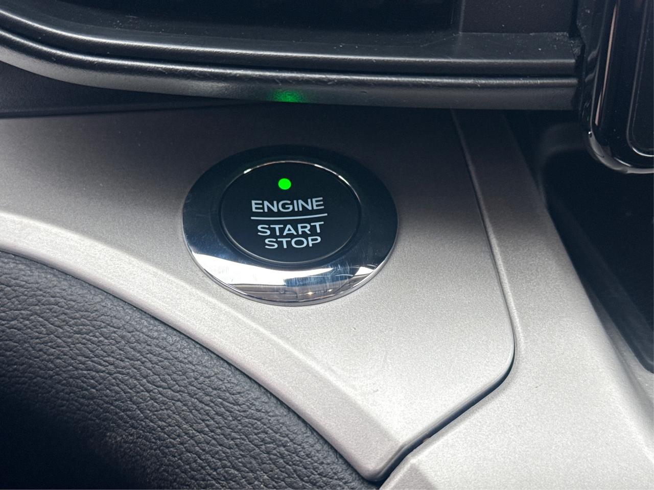 2020 Ford Explorer XLT 4WD MINT! MUST SEE! WE FINANCE ALL CREDIT! Photo