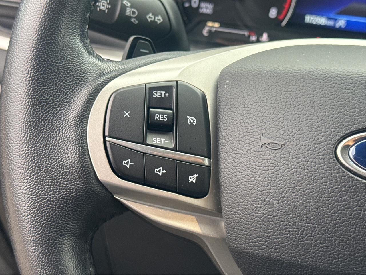 2020 Ford Explorer XLT 4WD MINT! MUST SEE! WE FINANCE ALL CREDIT! Photo