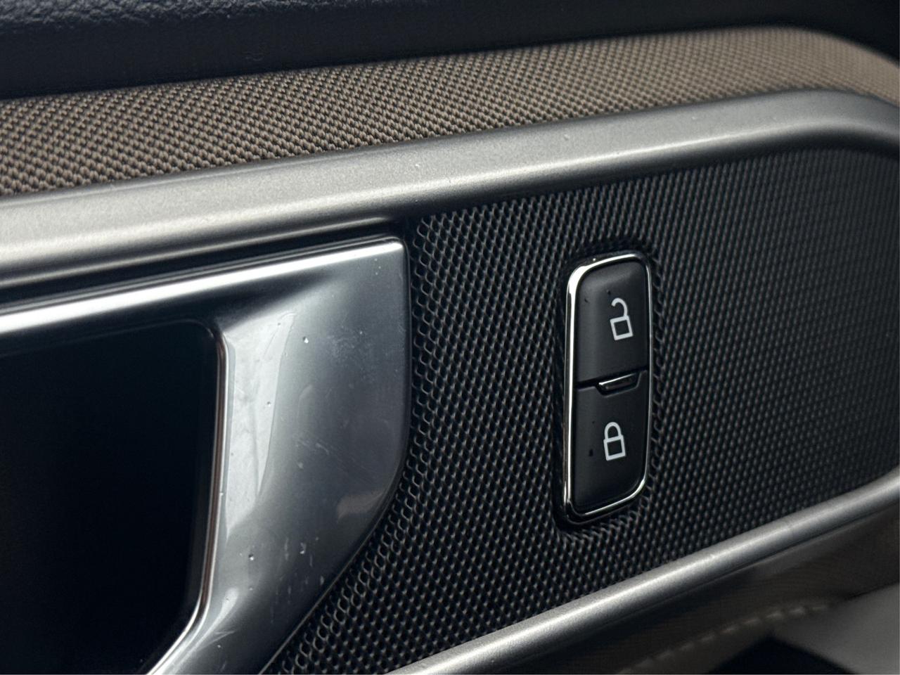 2020 Ford Explorer XLT 4WD MINT! MUST SEE! WE FINANCE ALL CREDIT! Photo