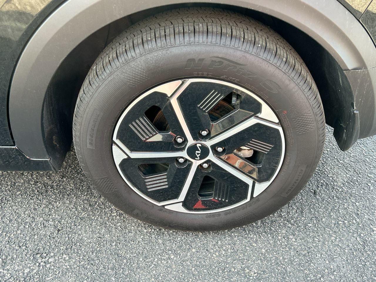 2023 Kia Niro PHEV EX   Efficient, Modern, and Perfectly Versatile Ra Photo