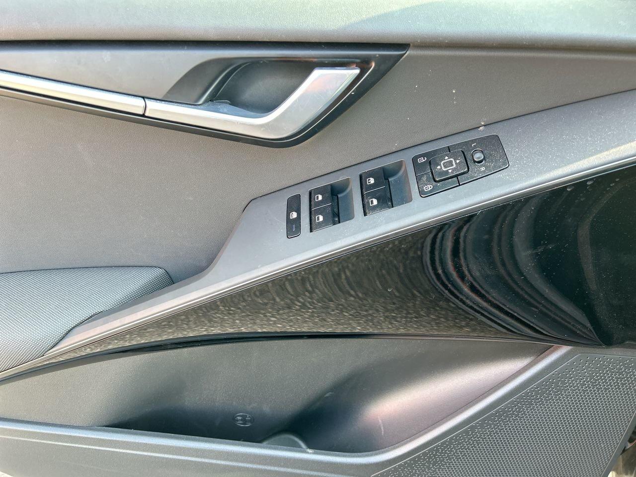 2023 Kia Niro PHEV EX   Efficient, Modern, and Perfectly Versatile Ra Photo