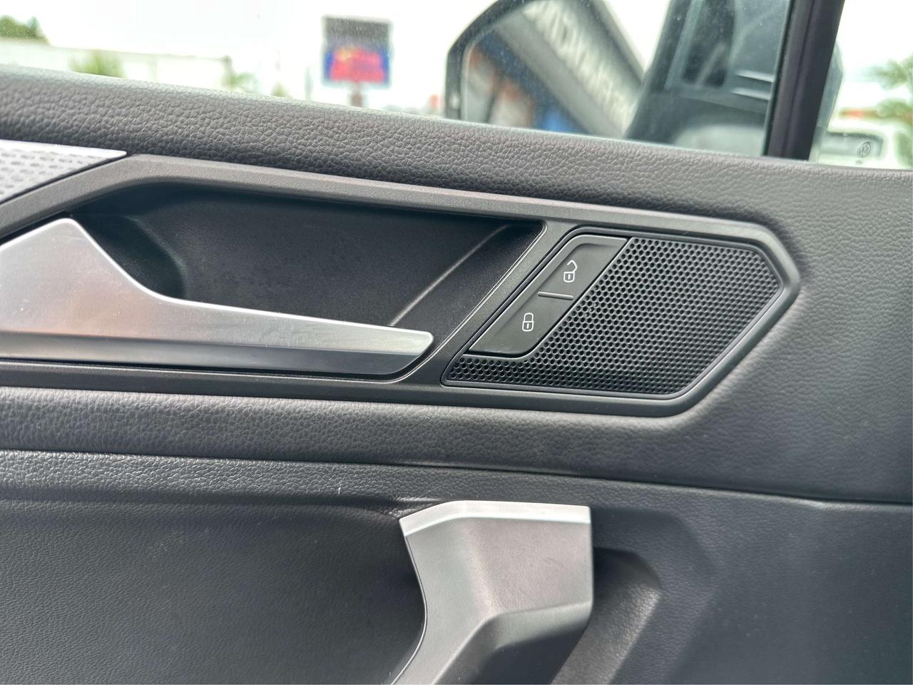 2024 Volkswagen Tiguan AWD HEATED SEATS MINT WE FINANCE ALL CREDIT! Photo