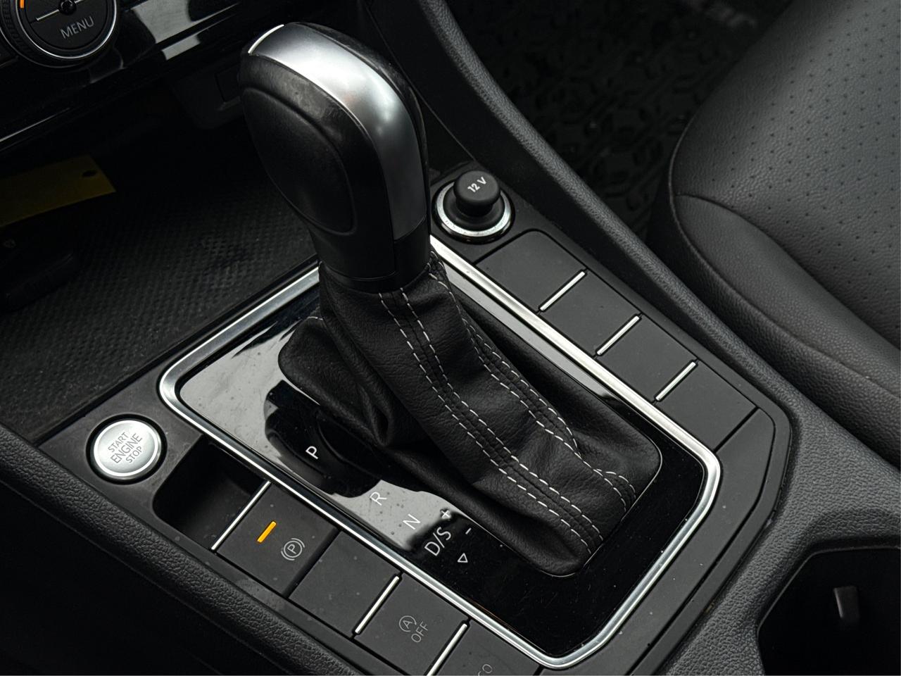 2021 Volkswagen Jetta Highline NAV LEATHER SUNROOF WE FINANCE ALL CREDIT Photo