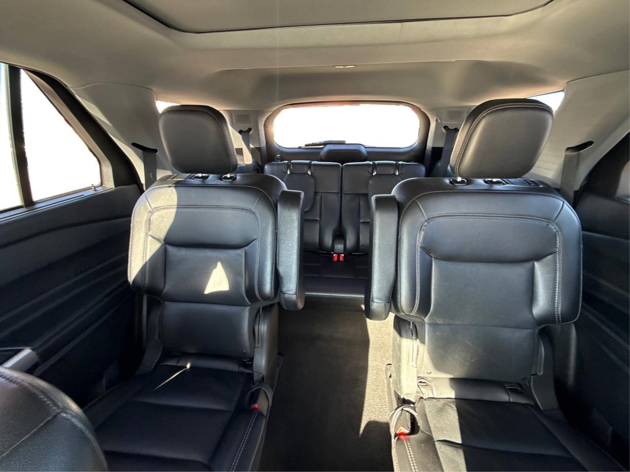 2023 Ford Explorer NAV LEATHER PANO ROOF CLEAN WE FINANCE ALL CREDIT! Photo