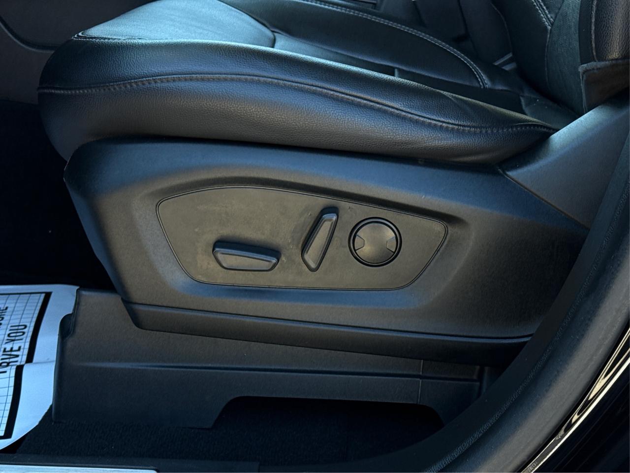 2023 Ford Explorer NAV LEATHER PANO ROOF CLEAN WE FINANCE ALL CREDIT! Photo