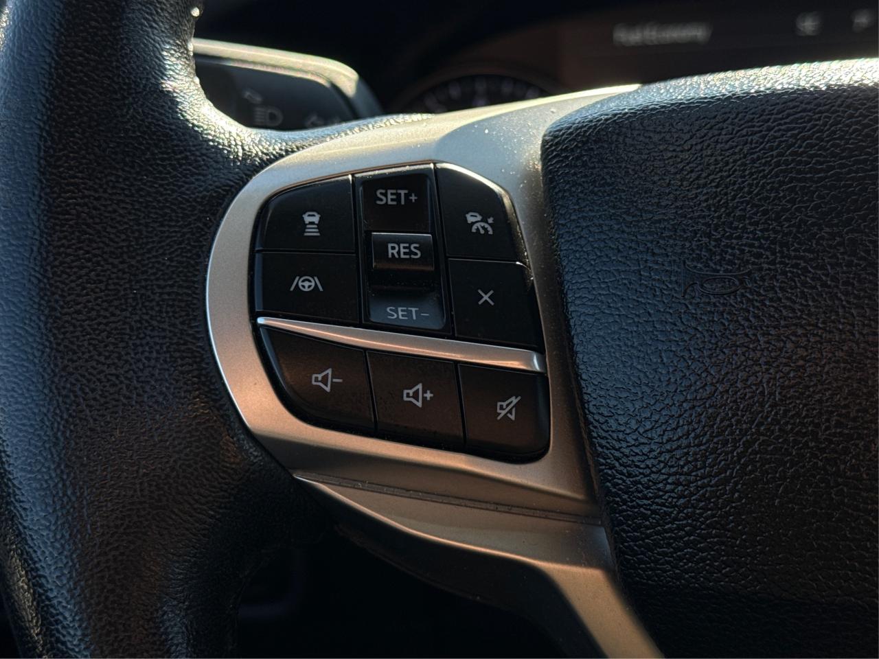 2023 Ford Explorer NAV LEATHER PANO ROOF CLEAN WE FINANCE ALL CREDIT! Photo