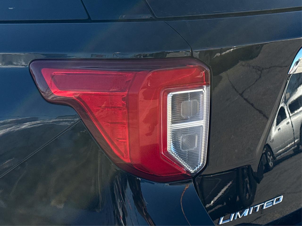 2023 Ford Explorer Limited 4WD NAV LEATHER PANOROOF WE FINANCE Photo