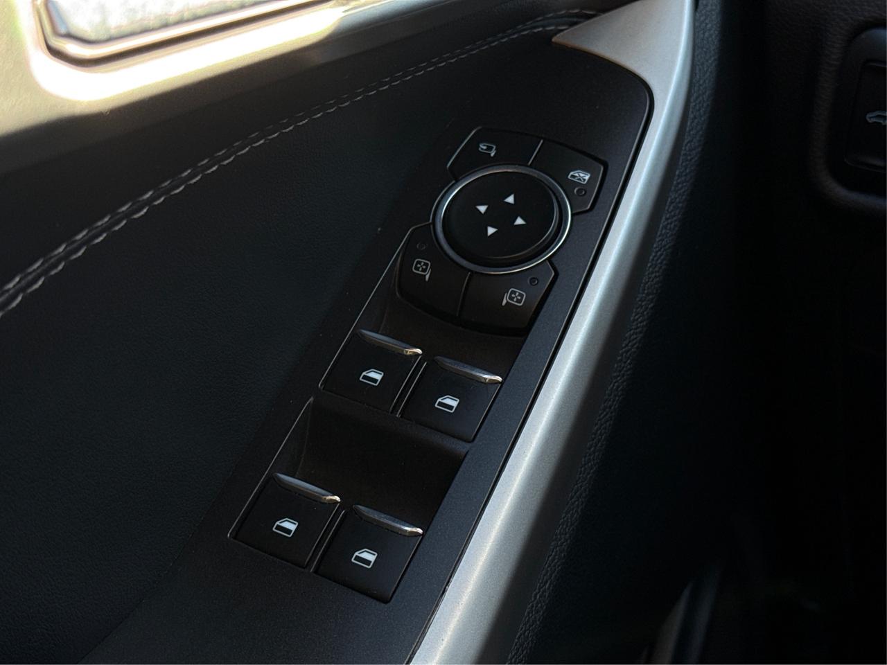 2023 Ford Explorer Limited 4WD NAV LEATHER PANOROOF WE FINANCE Photo