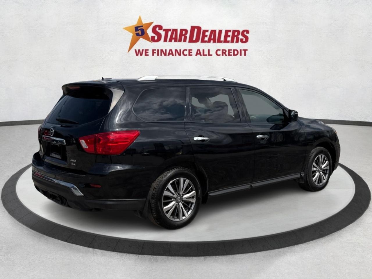 2018 Nissan Pathfinder NAV LEATHER H-SEATS LOADED! WE FINANCE ALL CREDIT! Photo