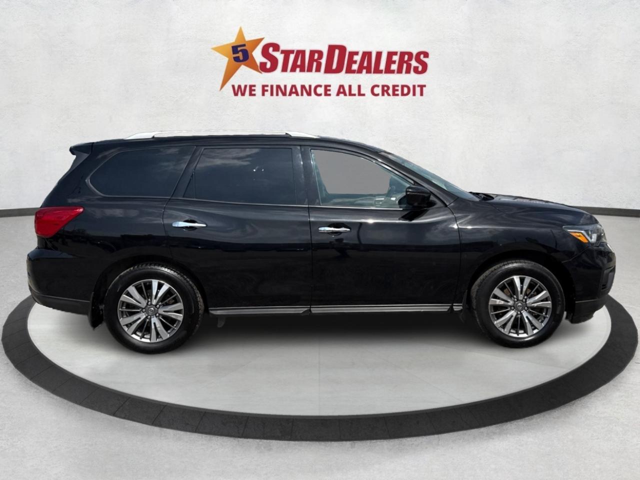 2018 Nissan Pathfinder NAV LEATHER H-SEATS LOADED! WE FINANCE ALL CREDIT! Photo