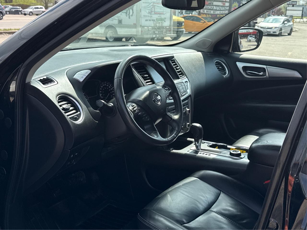 2018 Nissan Pathfinder NAV LEATHER H-SEATS LOADED! WE FINANCE ALL CREDIT! Photo