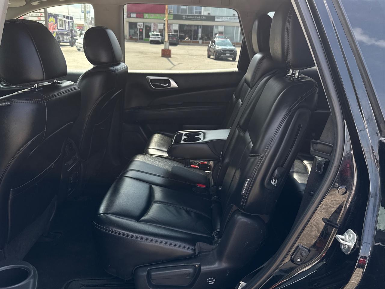 2018 Nissan Pathfinder NAV LEATHER H-SEATS LOADED! WE FINANCE ALL CREDIT! Photo