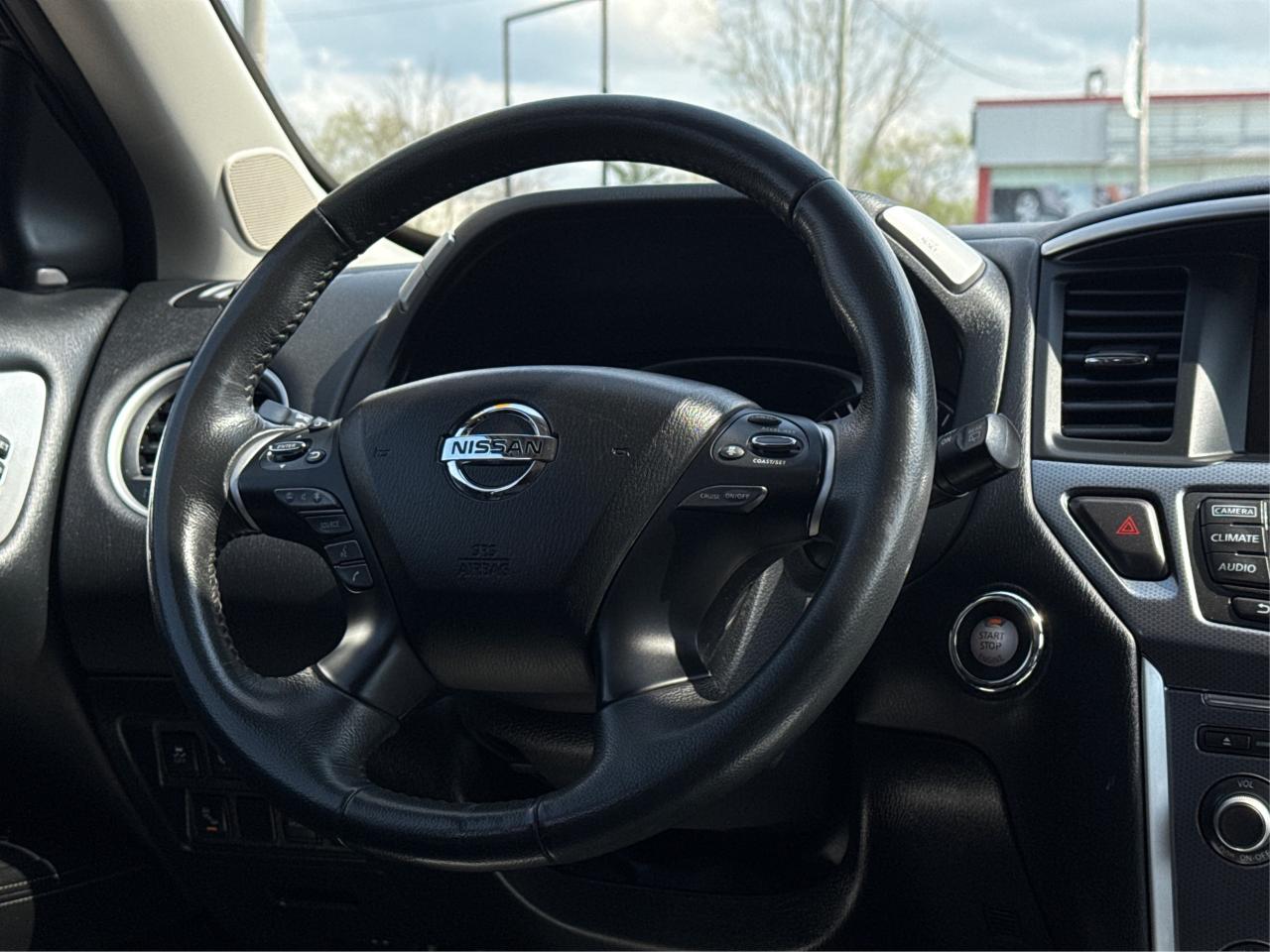 2018 Nissan Pathfinder NAV LEATHER H-SEATS LOADED! WE FINANCE ALL CREDIT! Photo