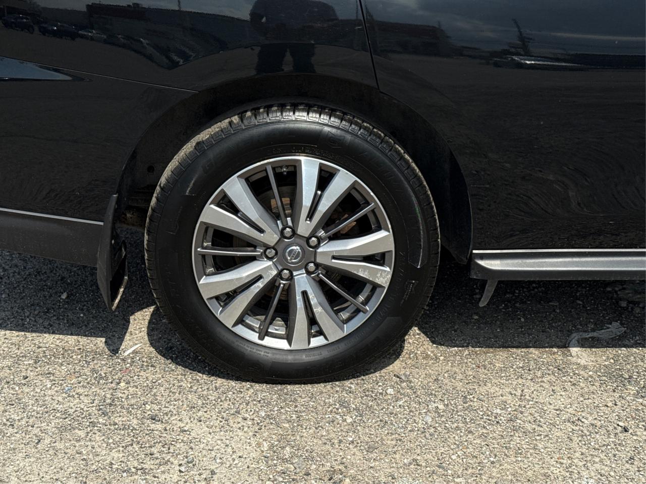 2018 Nissan Pathfinder NAV LEATHER H-SEATS LOADED! WE FINANCE ALL CREDIT! Photo