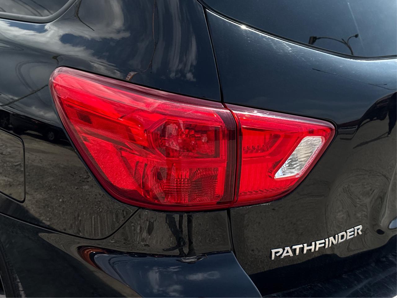 2018 Nissan Pathfinder NAV LEATHER H-SEATS LOADED! WE FINANCE ALL CREDIT! Photo