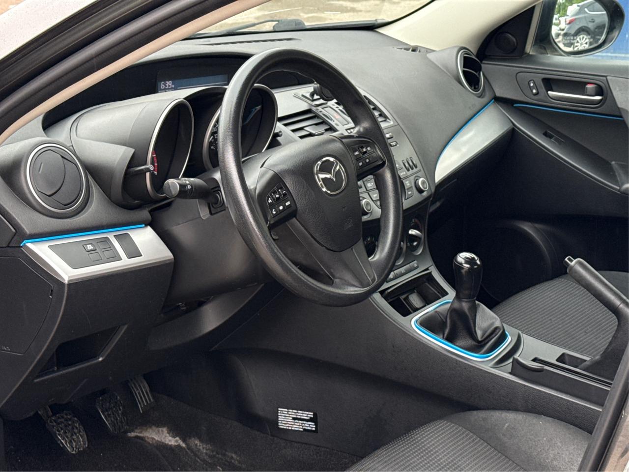 2013 Mazda MAZDA3 4dr Sdn Man GX CLEAN MUST SEE WE FINANCE ALL CREDT Photo