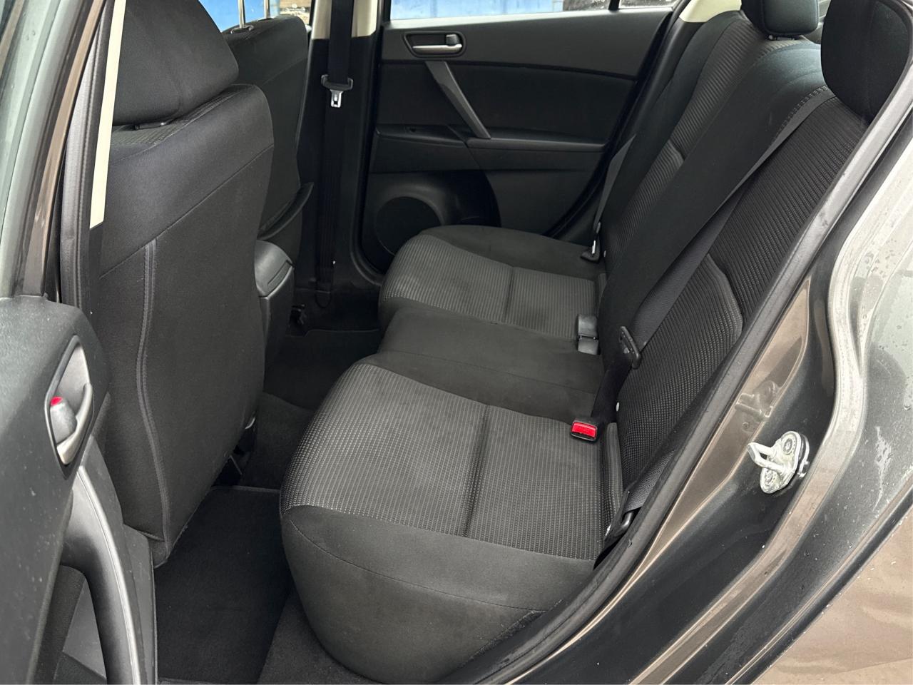 2013 Mazda MAZDA3 4dr Sdn Man GX CLEAN MUST SEE WE FINANCE ALL CREDT Photo