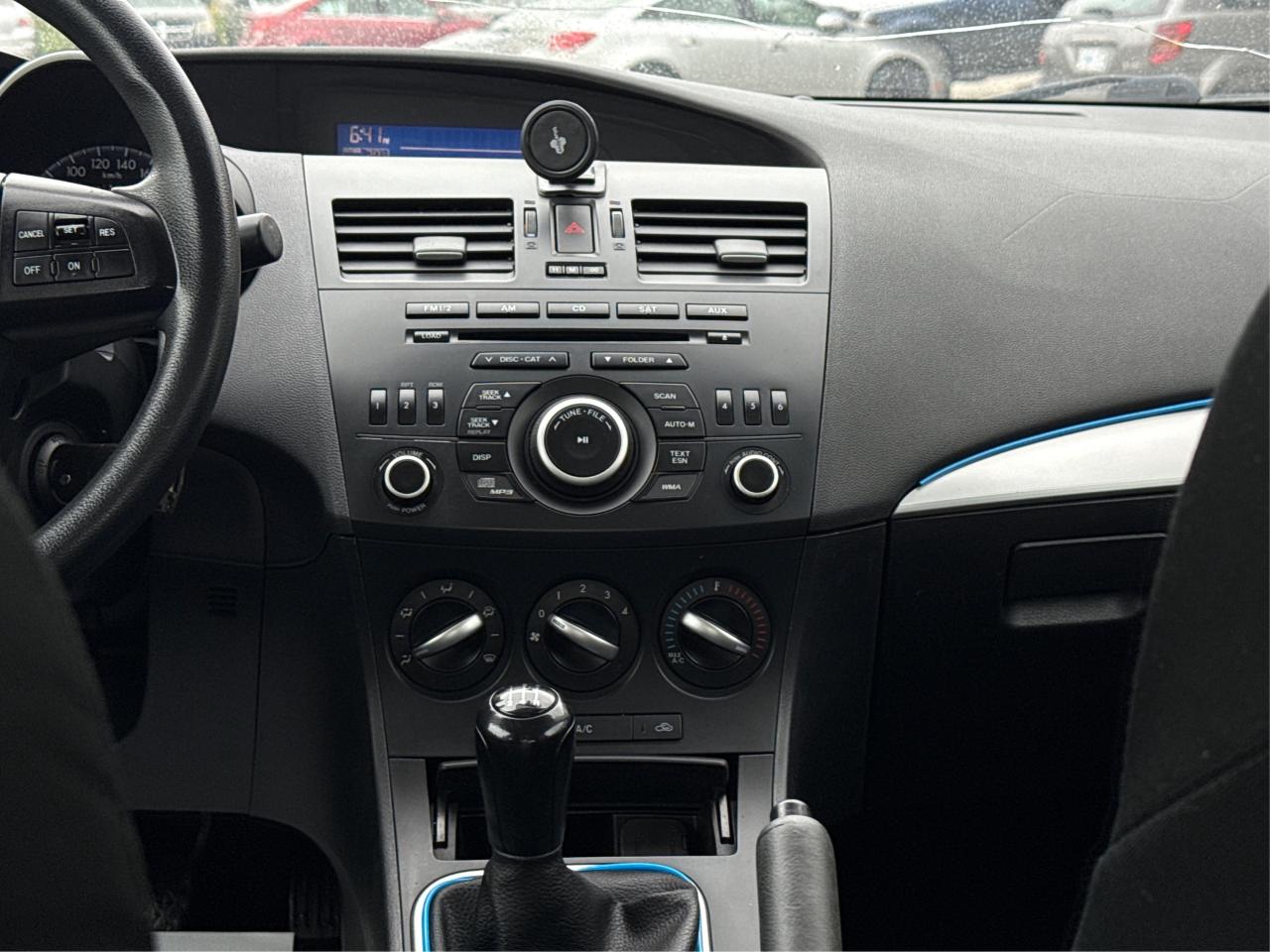 2013 Mazda MAZDA3 4dr Sdn Man GX CLEAN MUST SEE WE FINANCE ALL CREDT Photo