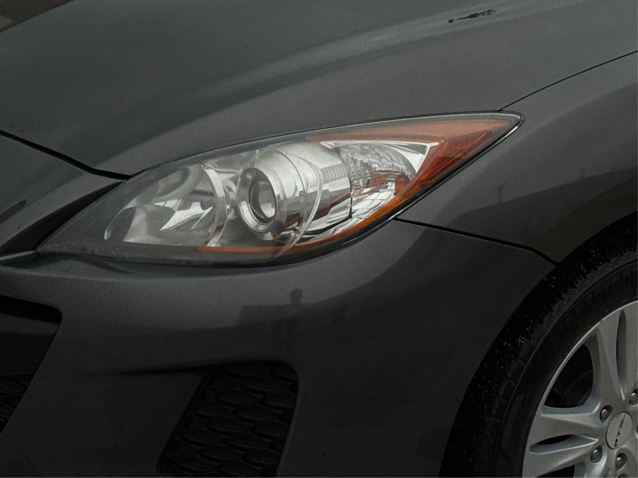 2013 Mazda MAZDA3 4dr Sdn Man GX CLEAN MUST SEE WE FINANCE ALL CREDT Photo