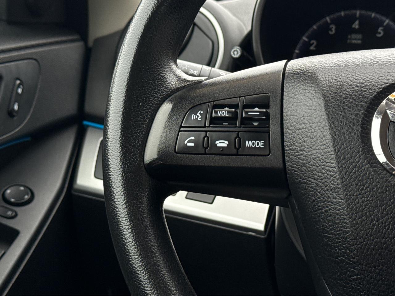 2013 Mazda MAZDA3 4dr Sdn Man GX CLEAN MUST SEE WE FINANCE ALL CREDT Photo