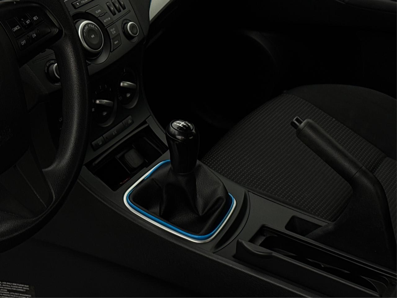 2013 Mazda MAZDA3 4dr Sdn Man GX CLEAN MUST SEE WE FINANCE ALL CREDT Photo