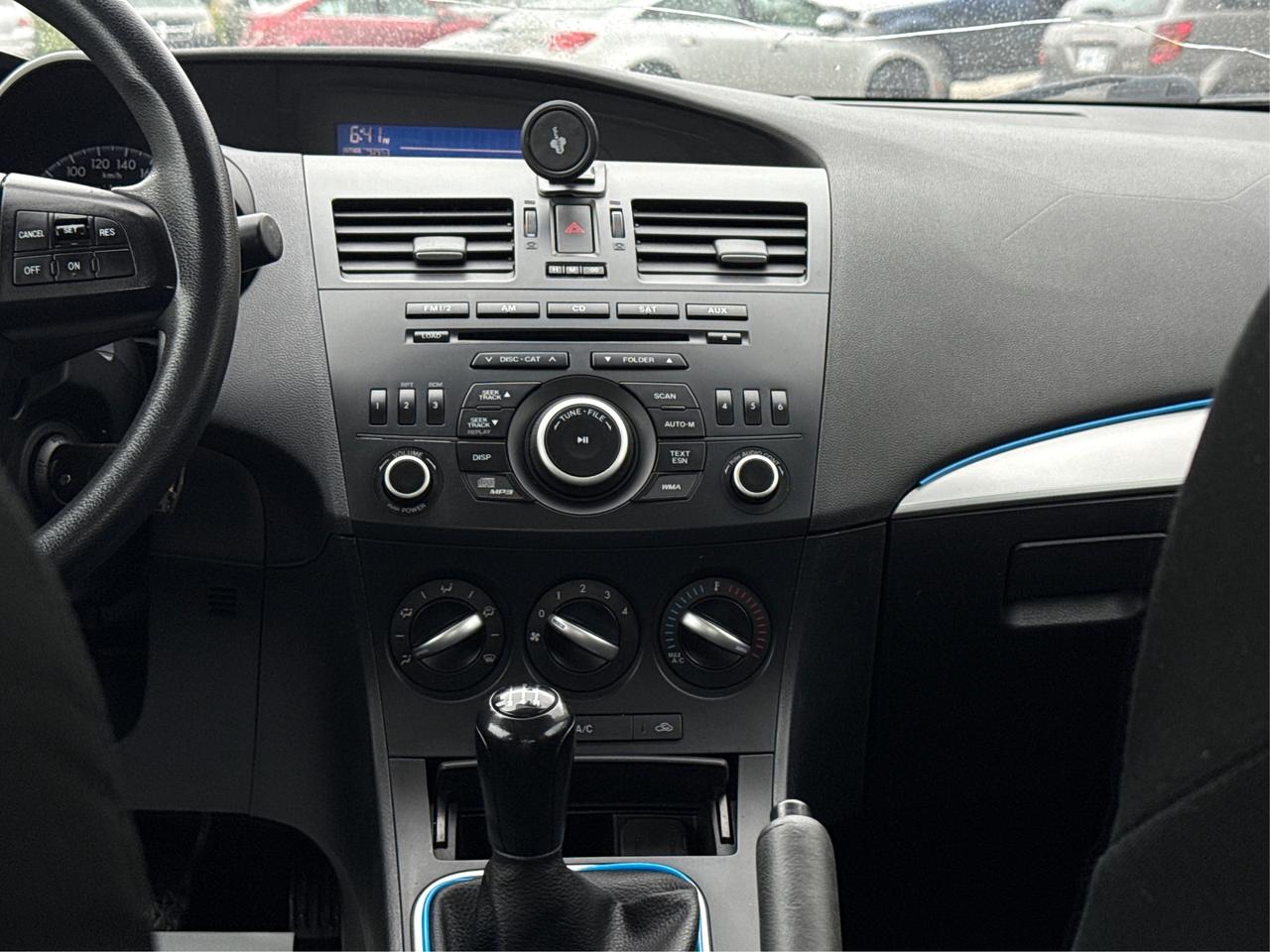 2013 Mazda MAZDA3 4dr Sdn Man GX CLEAN MUST SEE WE FINANCE ALL CREDT Photo