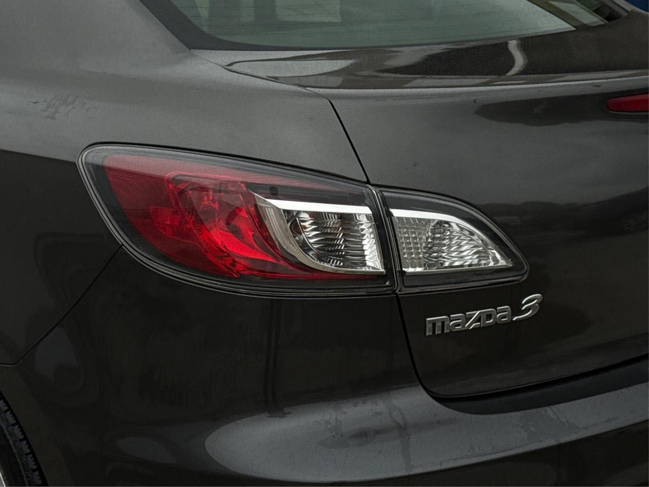 2013 Mazda MAZDA3 4dr Sdn Man GX CLEAN MUST SEE WE FINANCE ALL CREDT Photo