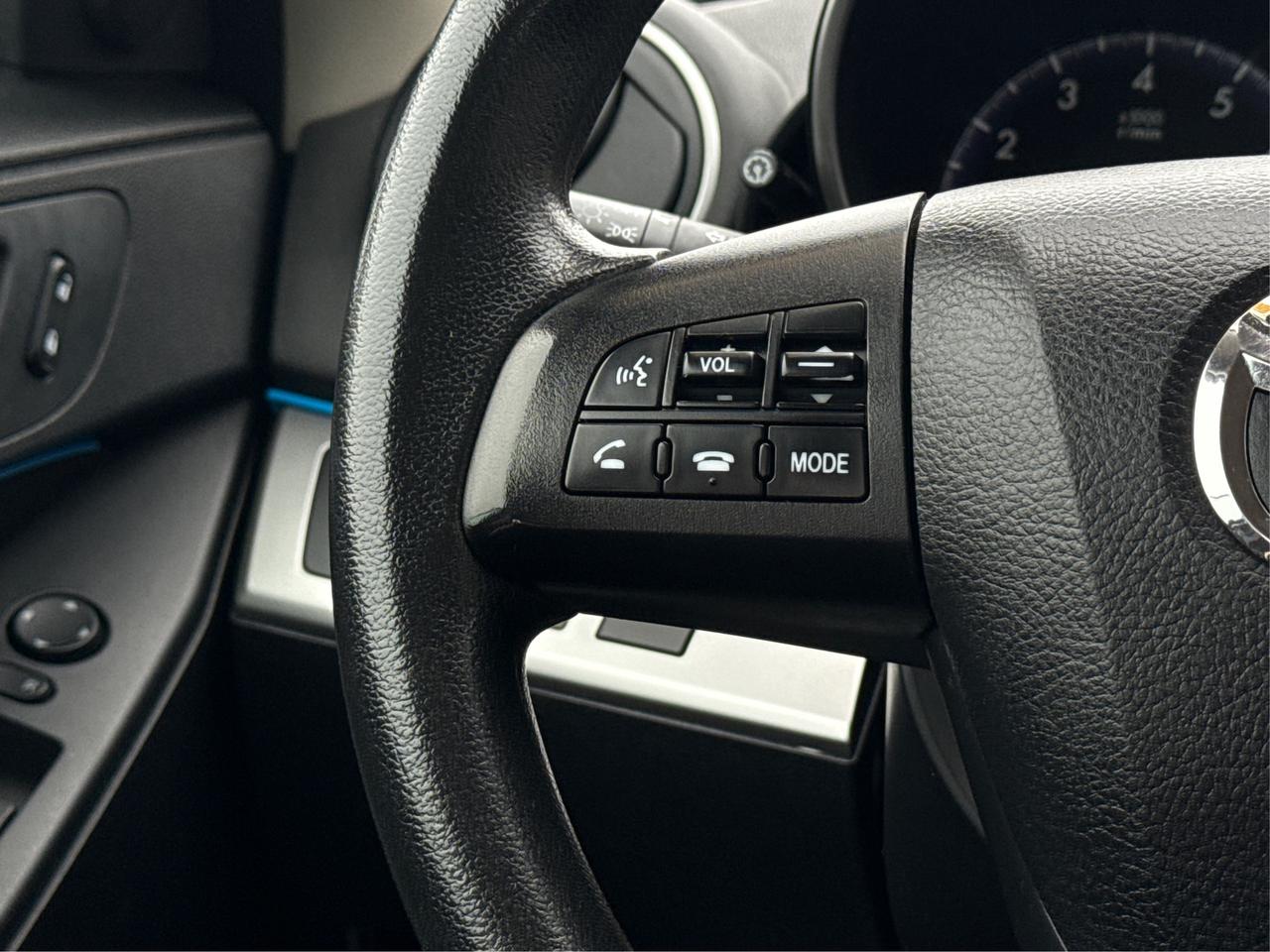 2013 Mazda MAZDA3 4dr Sdn Man GX CLEAN MUST SEE WE FINANCE ALL CREDT Photo