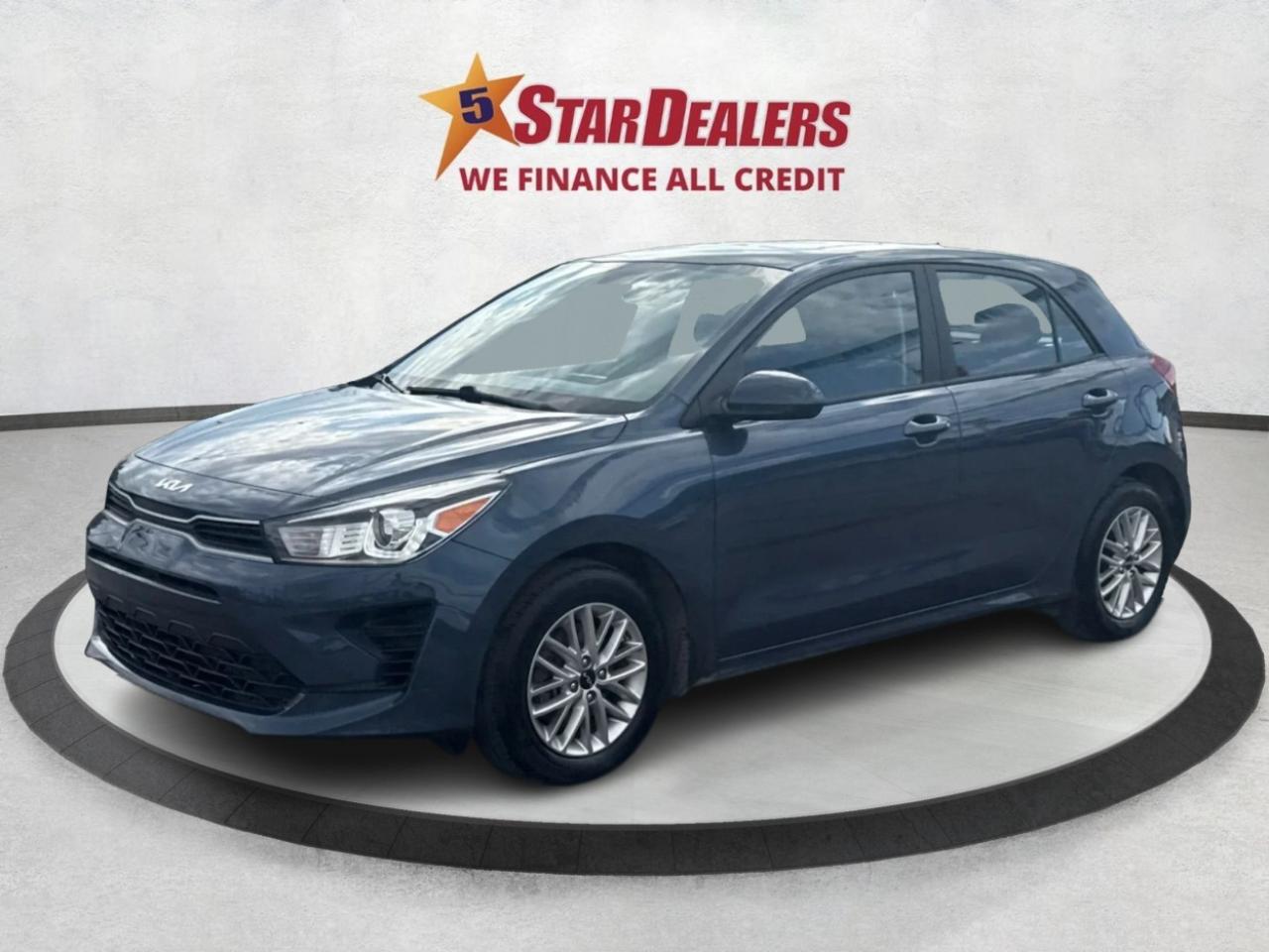 2023 Kia Rio 5-door SUNROOF HEATED SEATS LOW KM WE FINANCE ALL CREDT Photo2