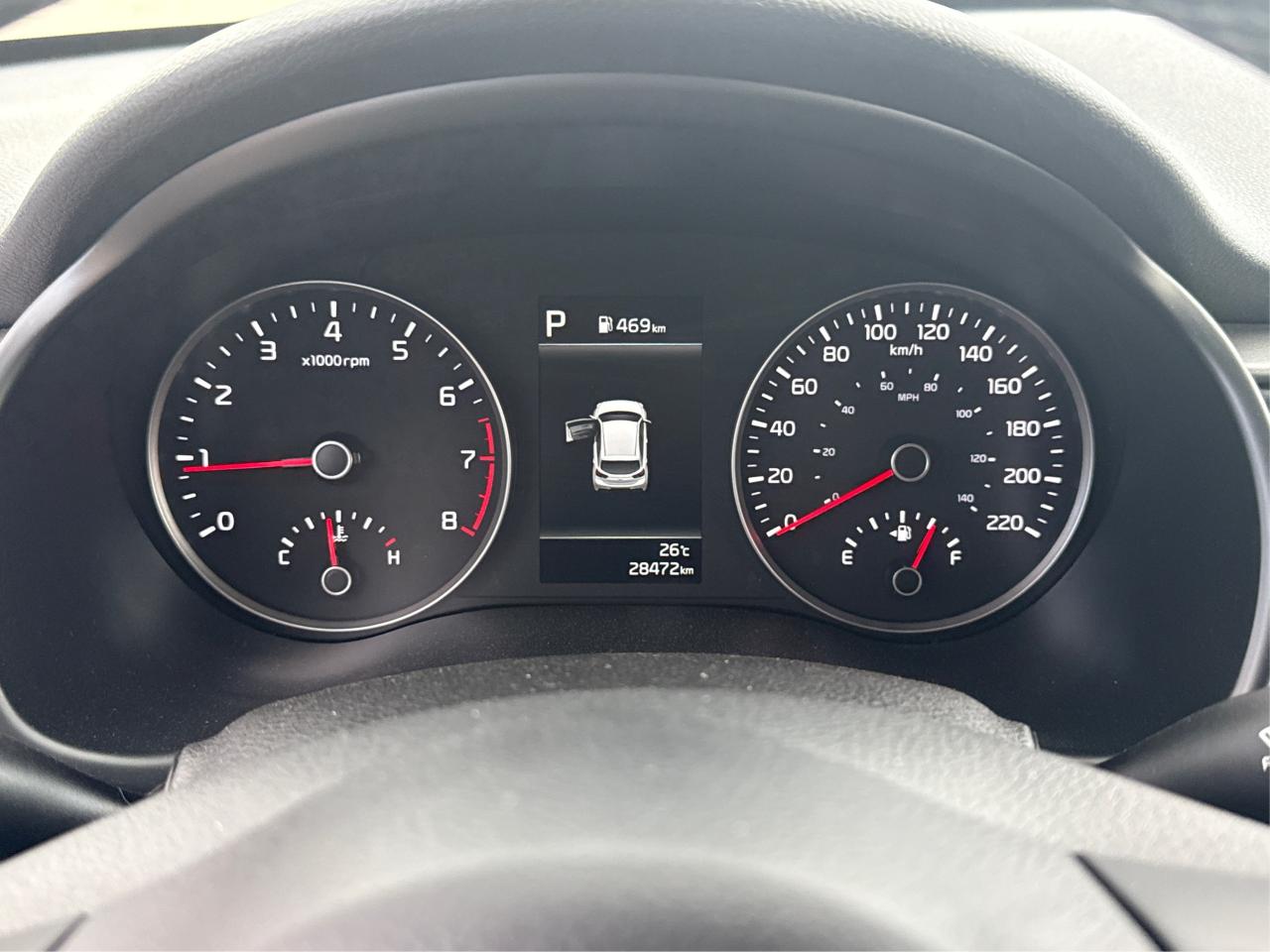 2023 Kia Rio 5-door SUNROOF HEATED SEATS LOW KM WE FINANCE ALL CREDT Photo