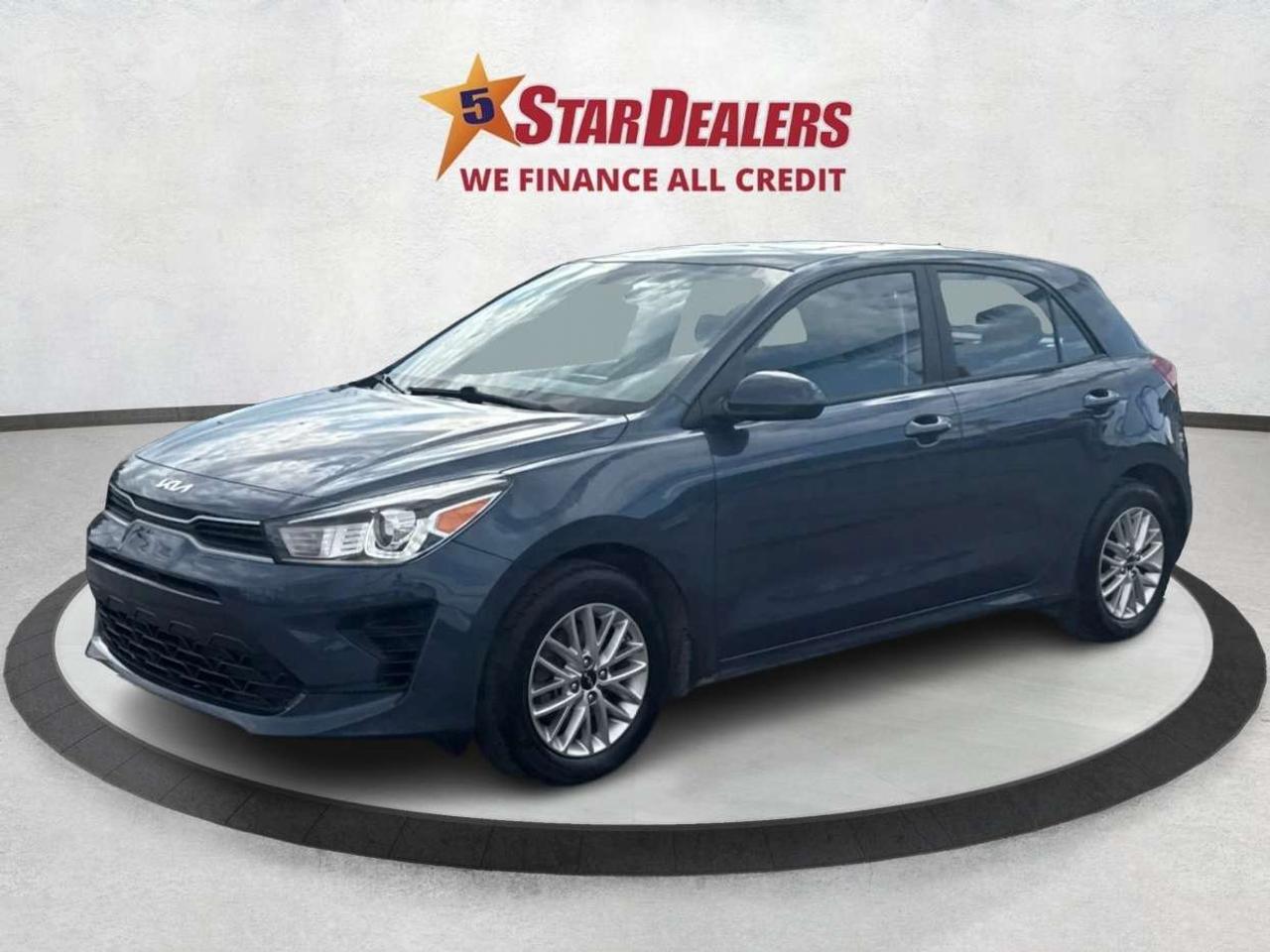 2023 Kia Rio SUNROOF HEATED SEATS LOW KM WE FINANCE ALL CREDT Photo