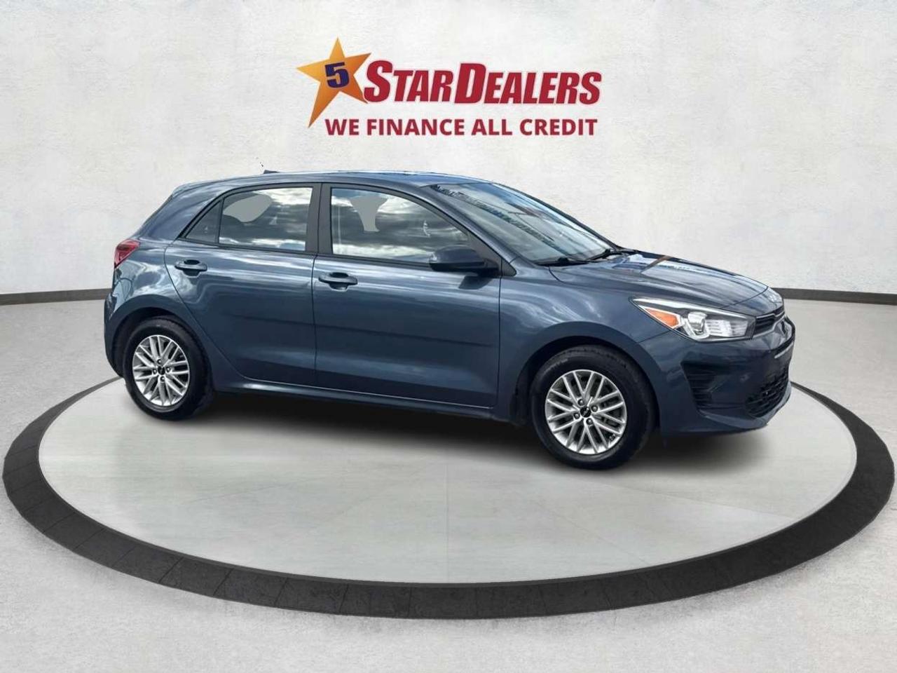 2023 Kia Rio SUNROOF HEATED SEATS LOW KM WE FINANCE ALL CREDT Photo