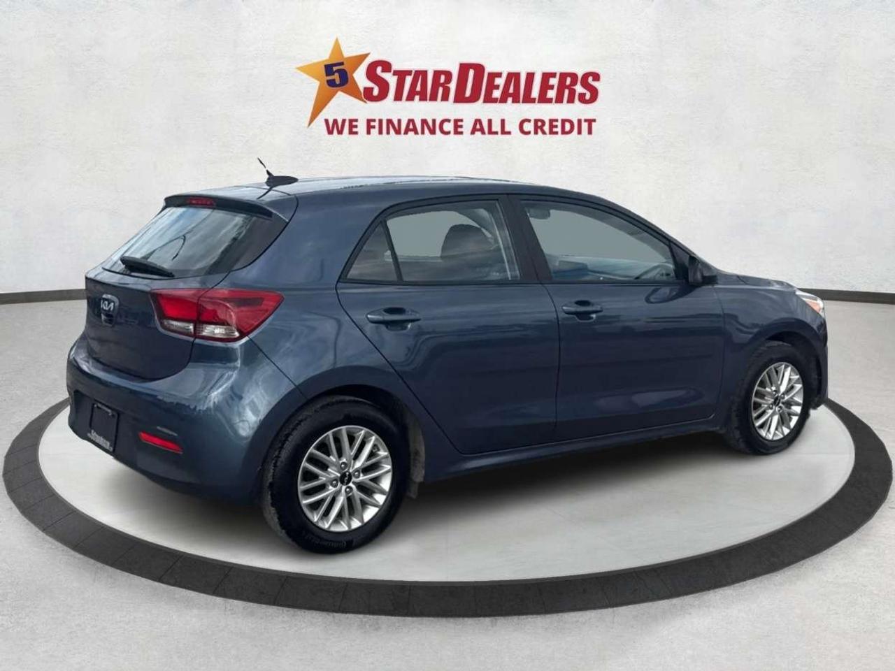 2023 Kia Rio SUNROOF HEATED SEATS LOW KM WE FINANCE ALL CREDT Photo