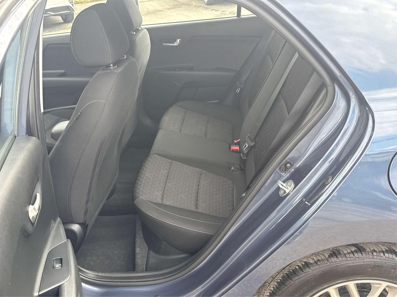 2023 Kia Rio SUNROOF HEATED SEATS LOW KM WE FINANCE ALL CREDT Photo