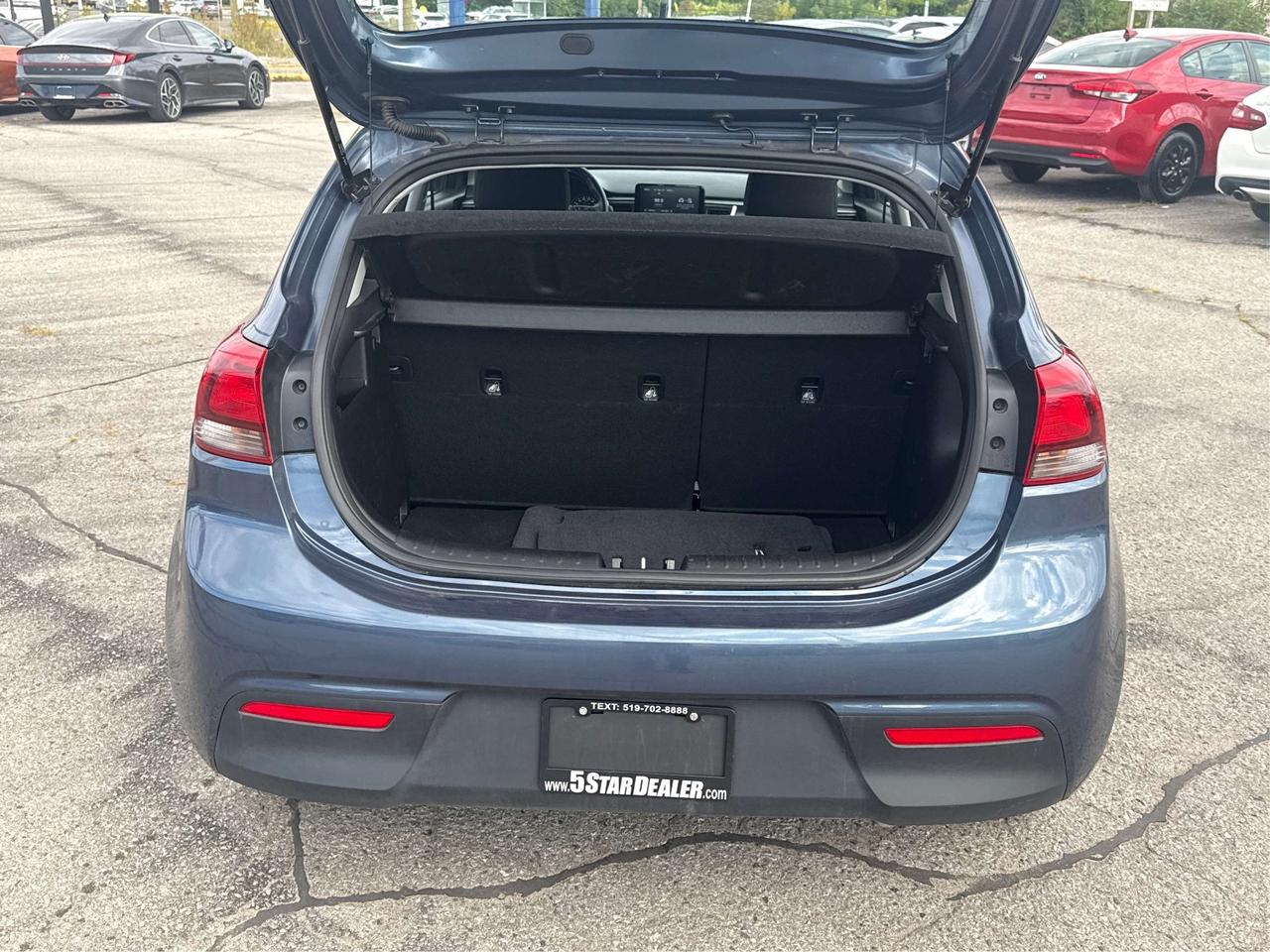 2023 Kia Rio SUNROOF HEATED SEATS LOW KM WE FINANCE ALL CREDT Photo