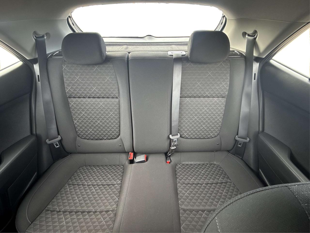 2023 Kia Rio SUNROOF HEATED SEATS LOW KM WE FINANCE ALL CREDT Photo