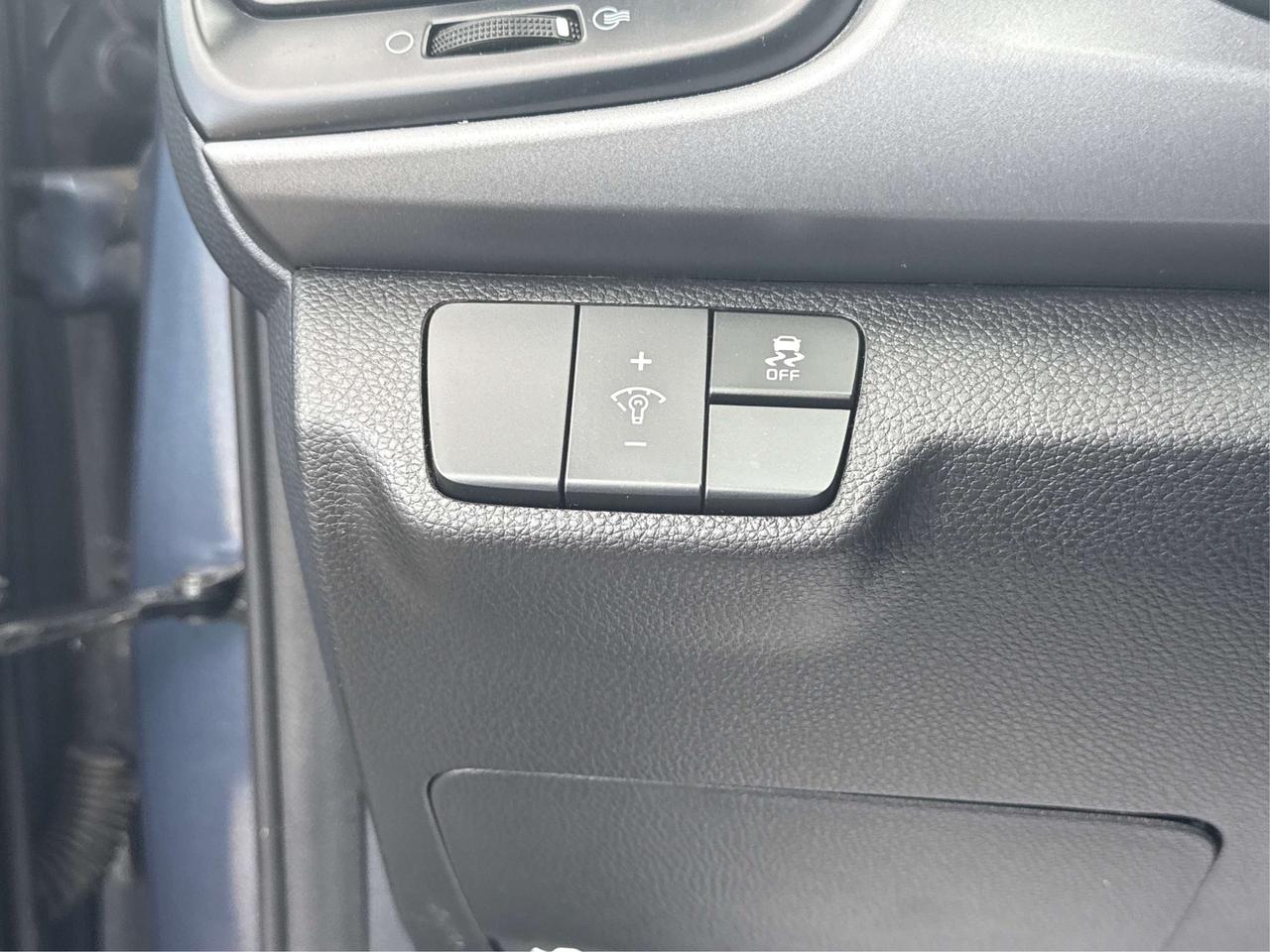 2023 Kia Rio SUNROOF HEATED SEATS LOW KM WE FINANCE ALL CREDT Photo
