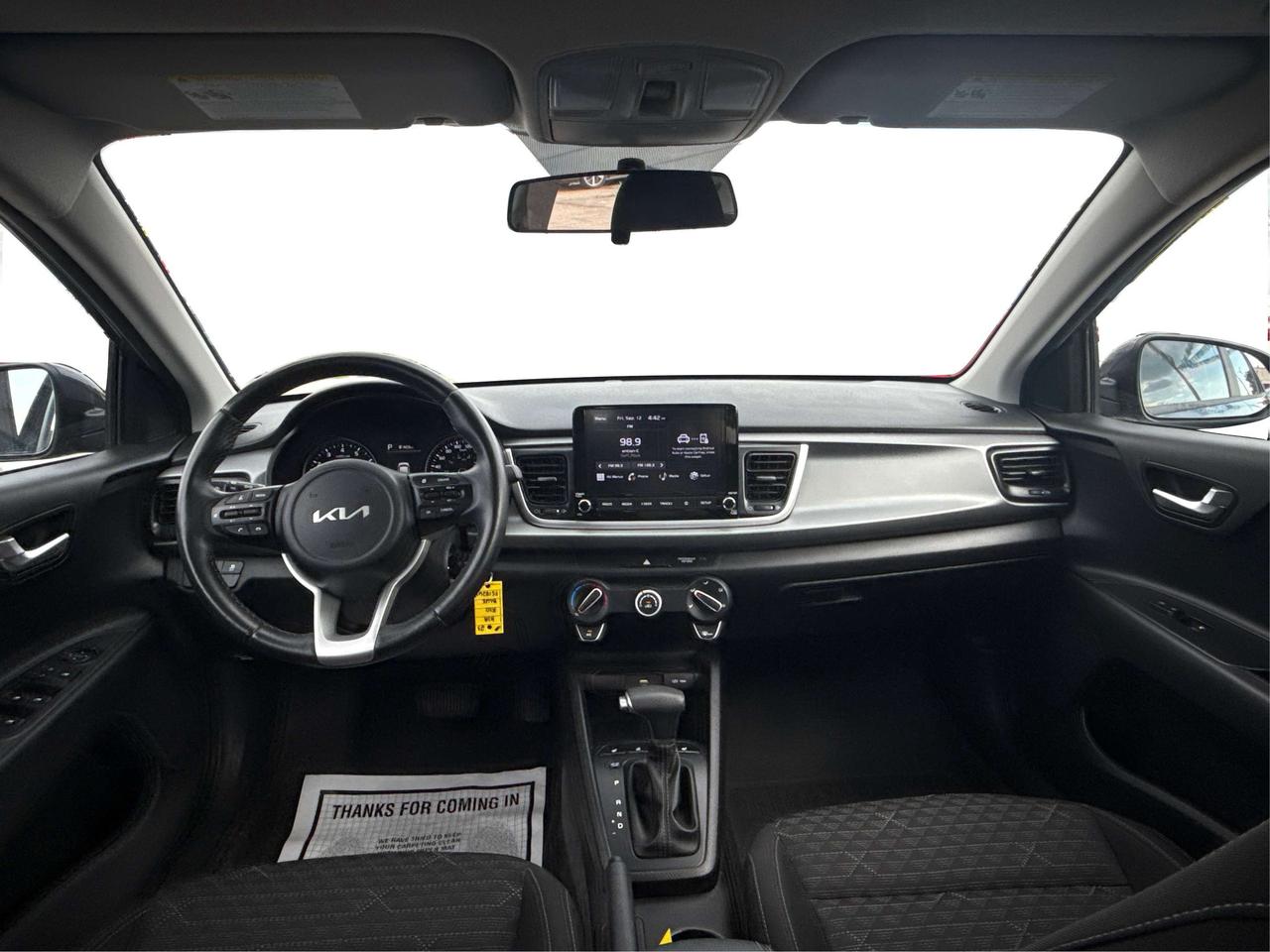 2023 Kia Rio SUNROOF HEATED SEATS LOW KM WE FINANCE ALL CREDT Photo