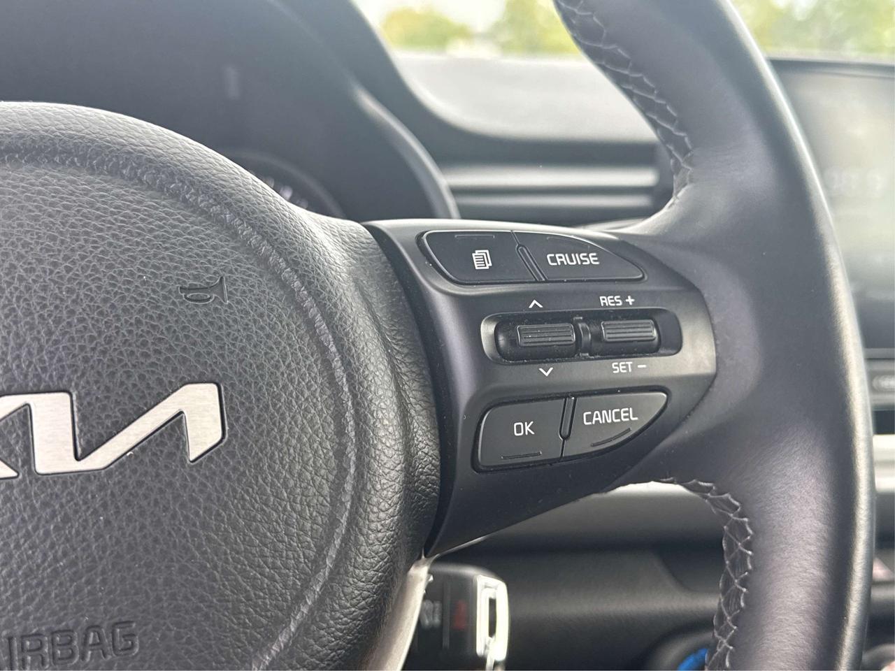 2023 Kia Rio SUNROOF HEATED SEATS LOW KM WE FINANCE ALL CREDT Photo