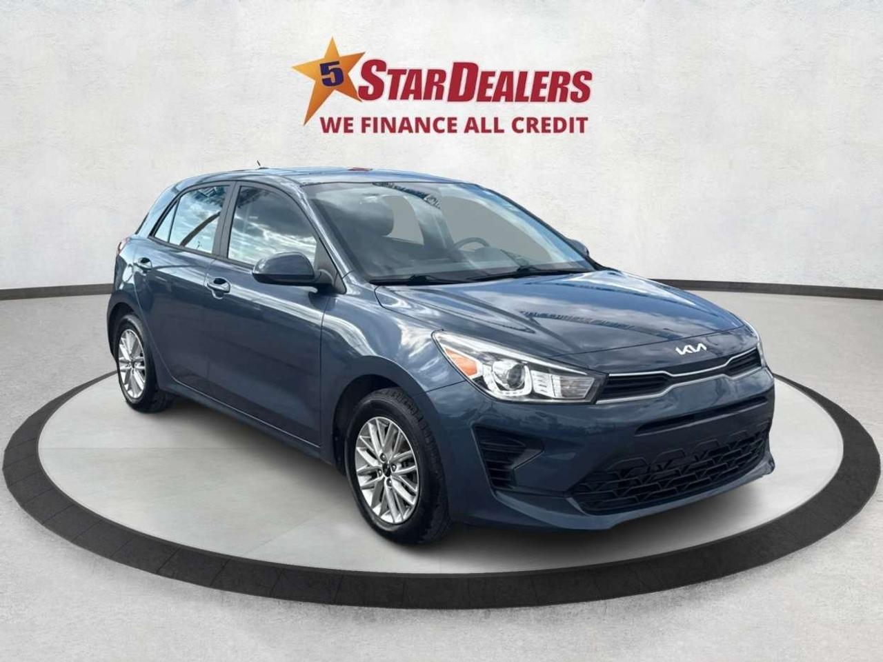 2023 Kia Rio SUNROOF HEATED SEATS LOW KM WE FINANCE ALL CREDT Photo0