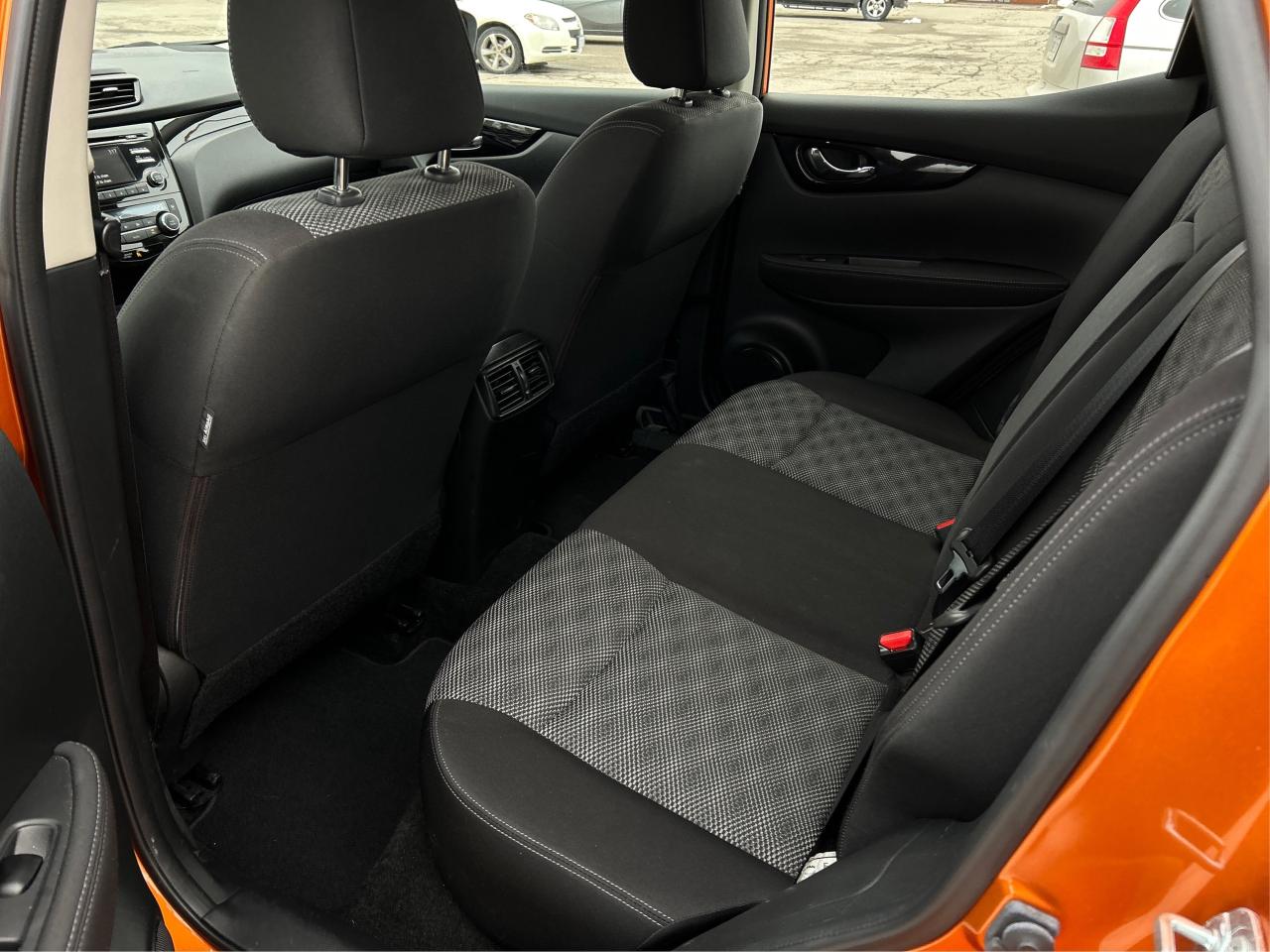 2018 Nissan Qashqai SV SUNROOF HEATED SEATS LOADED WE FINANCE ALL Photo