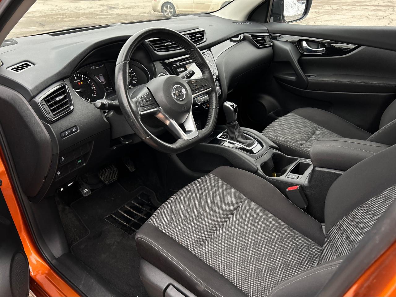 2018 Nissan Qashqai SV SUNROOF HEATED SEATS LOADED WE FINANCE ALL Photo