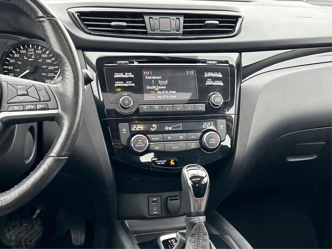 2018 Nissan Qashqai SV SUNROOF HEATED SEATS LOADED WE FINANCE ALL Photo