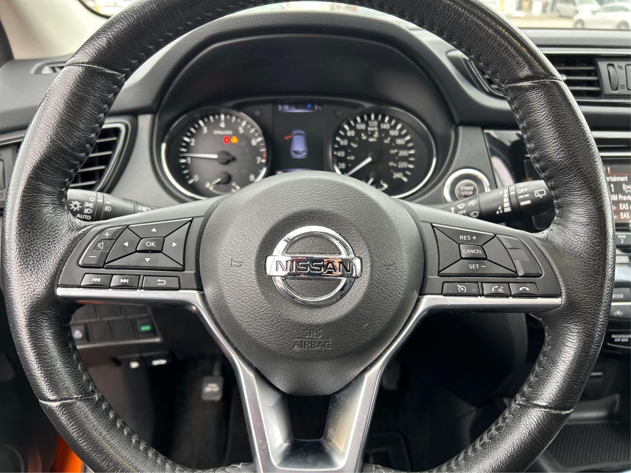 2018 Nissan Qashqai SV SUNROOF HEATED SEATS LOADED WE FINANCE ALL Photo