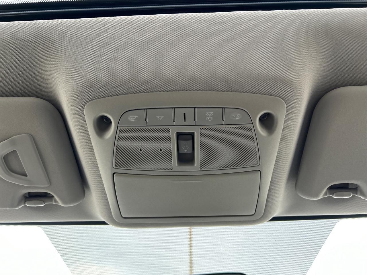 2018 Nissan Qashqai SV SUNROOF HEATED SEATS LOADED WE FINANCE ALL Photo