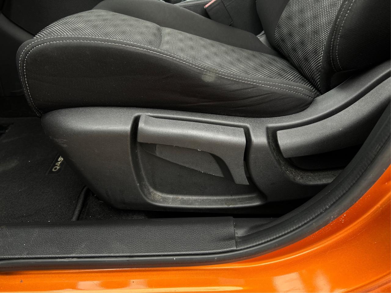 2018 Nissan Qashqai SV SUNROOF HEATED SEATS LOADED WE FINANCE ALL Photo