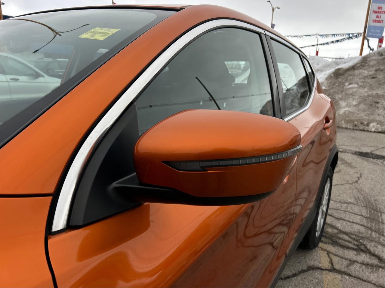 2018 Nissan Qashqai SV SUNROOF HEATED SEATS LOADED WE FINANCE ALL Photo